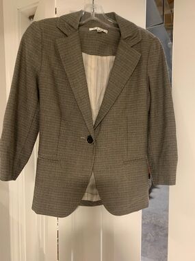 Single-Button Textured Blazer in Olive-Grey